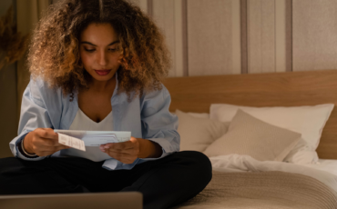 Showing a young woman overwhelmed by her financial crisis